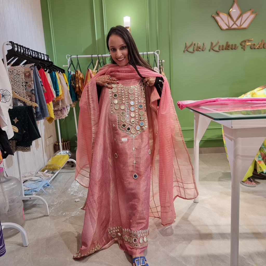 Gulnaar-e-Noor Suit Set