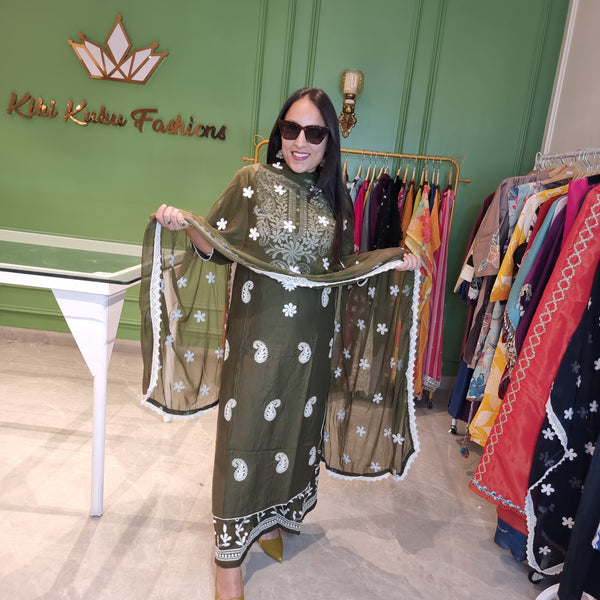 🌿 Nazakat – Lakhnavi Embroidered Rayon Suit Set 🌿