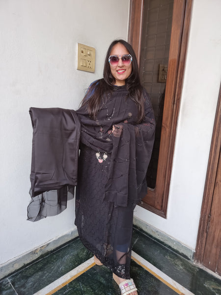 Elegant Noir Georgette Suit