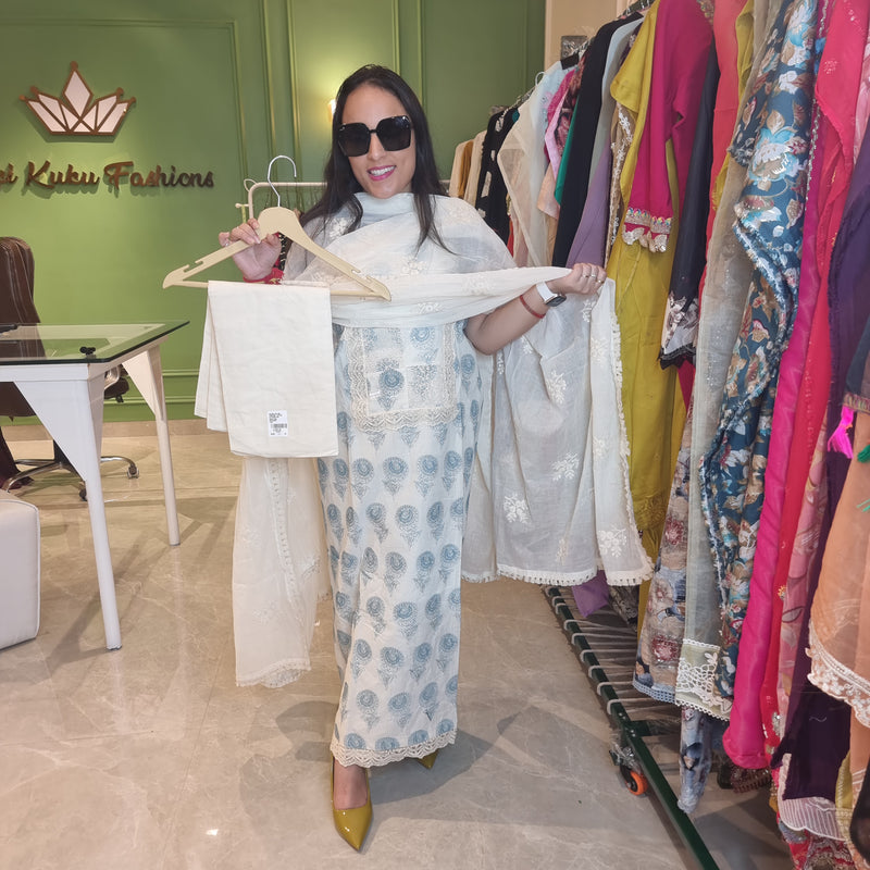 🕊️ Noor-E-Nazaakat – Elegant Cotton Unstitched Suit 🕊️